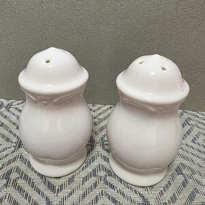 Vtg Pfaltzgraff White Stoneware Salt & Pepper Shakers #82